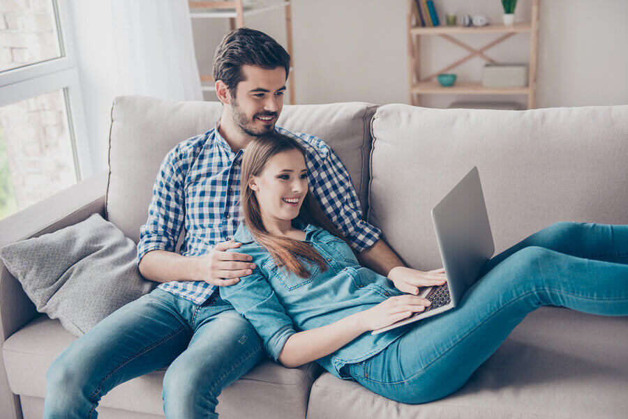Couplewithlaptop