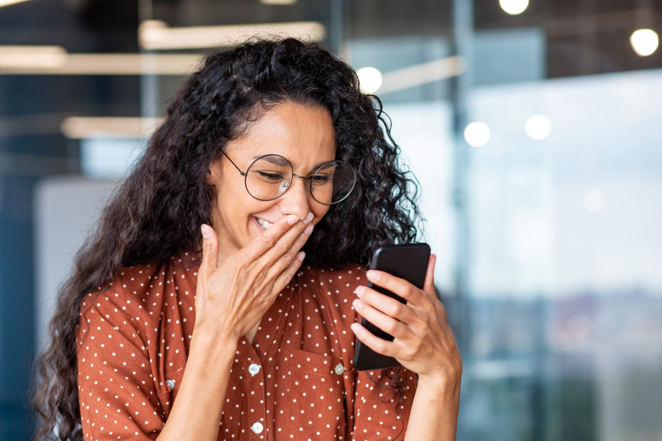 Woman happy after switching to MATE mobile